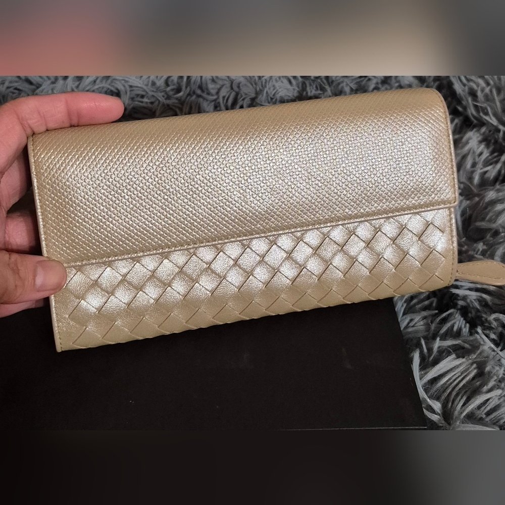 Bottega Veneta Cream shiny golden color long wallet - Picture 14 of 15